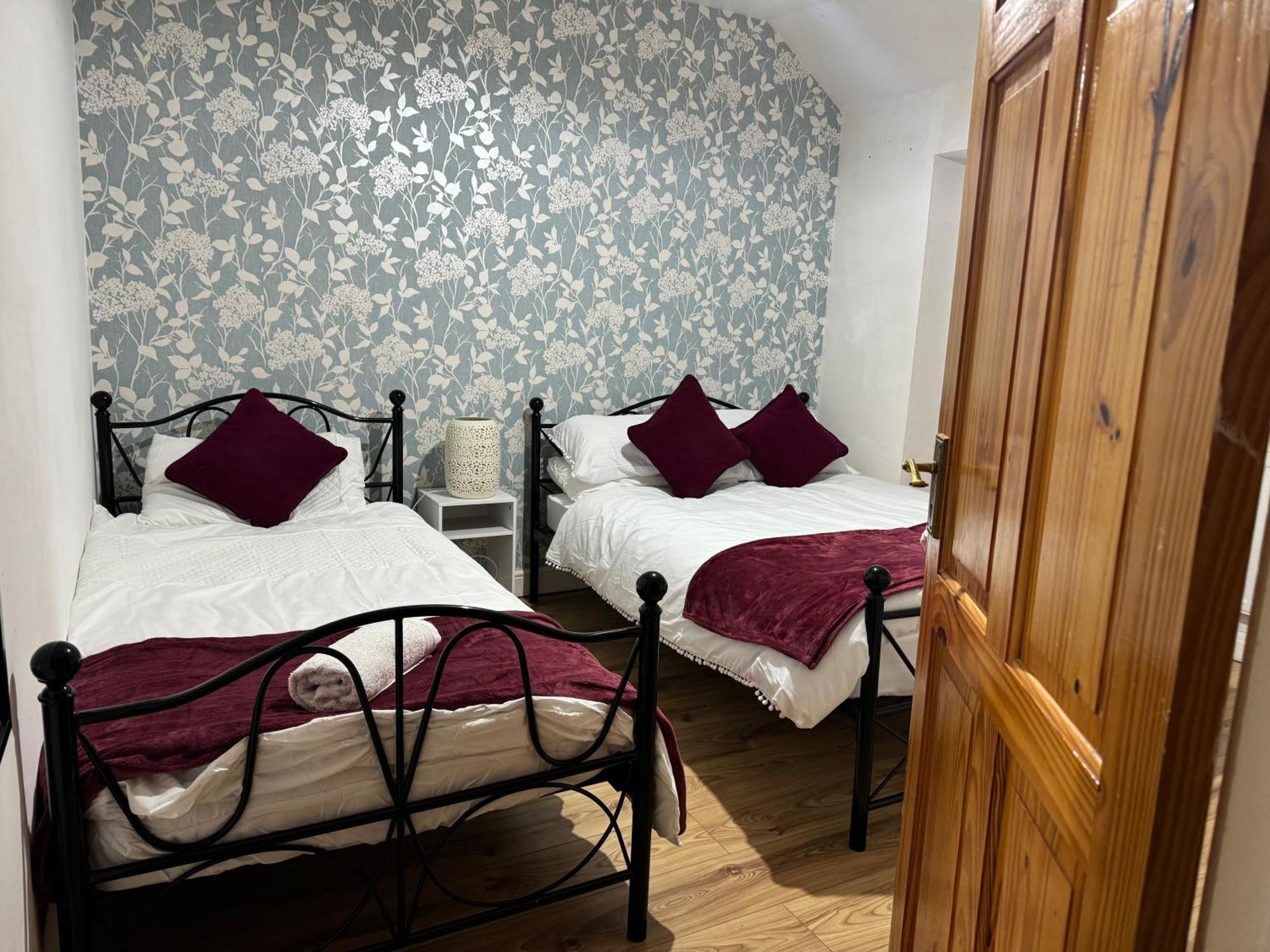 Cosy 5 Bedroom Holiday home Birmingham