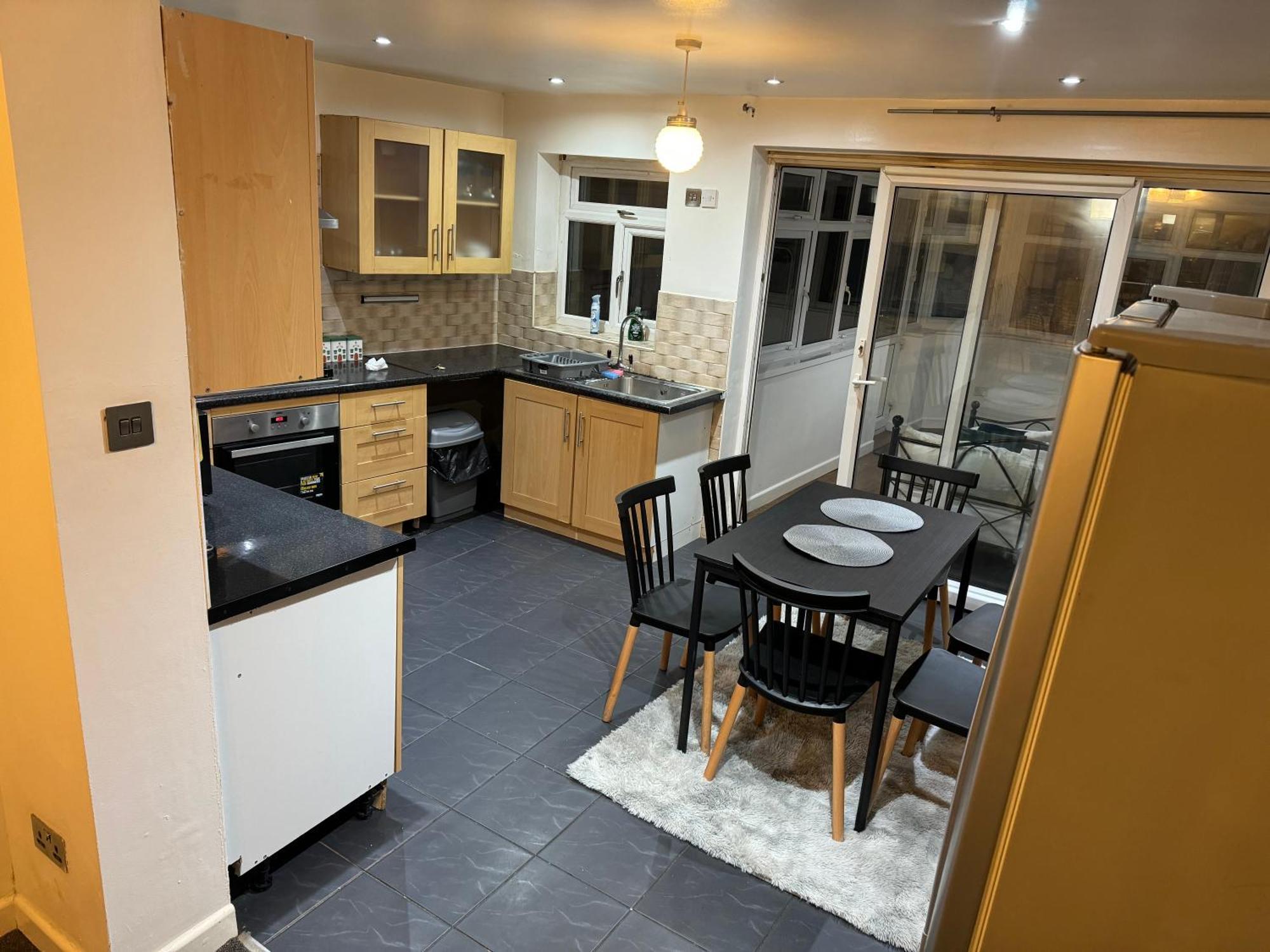 Cosy 5 Bedroom *