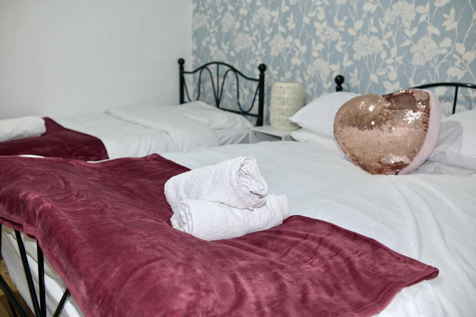 Cosy 5 Bedroom Holiday home Birmingham