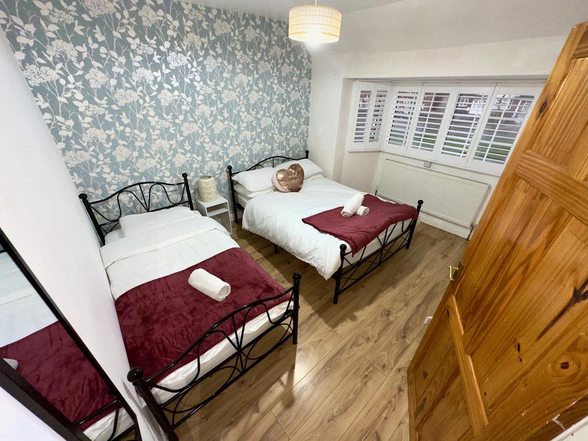 Cosy 5 Bedroom Holiday home Birmingham